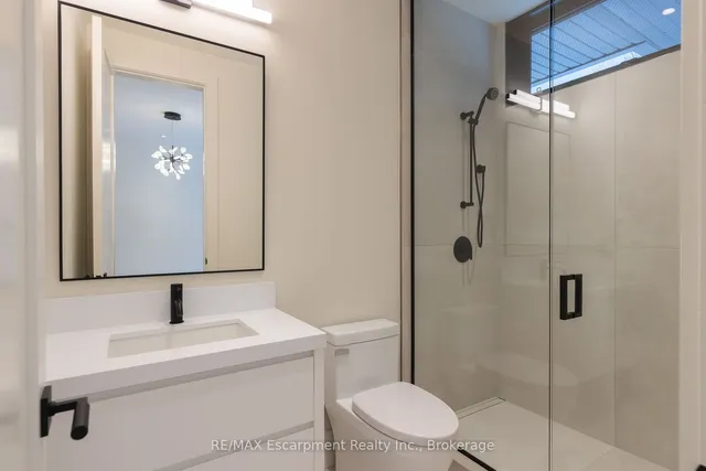 Additional image 31 of 2110 Blyth Cres