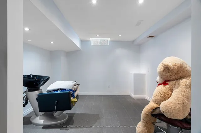 Additional image 31 of 40 Rampart Dr