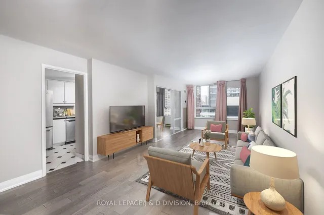 Additional image 4 of 717 Bay St Unit 1004