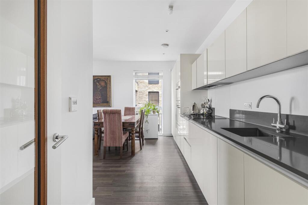 Additional image 3 of Woodpecker Way, Trumpington