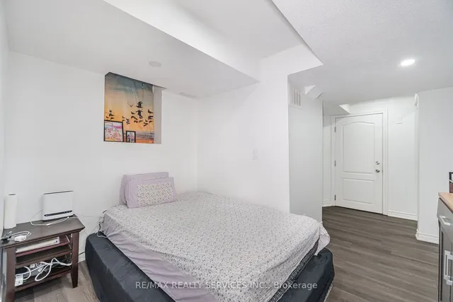 Additional image 28 of 46 Hollowgrove Blvd