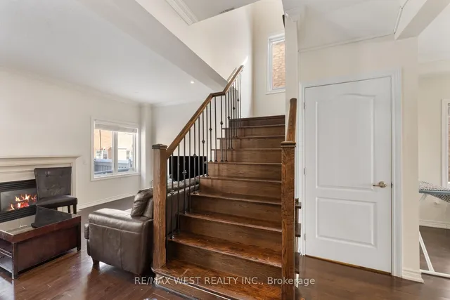 Additional image 15 of 33 Lone Rock Circ