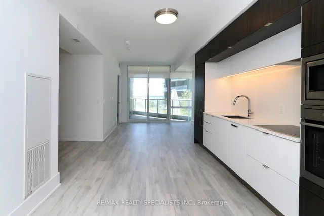 Additional image 5 of 1 Edgewater Dr Unit 313