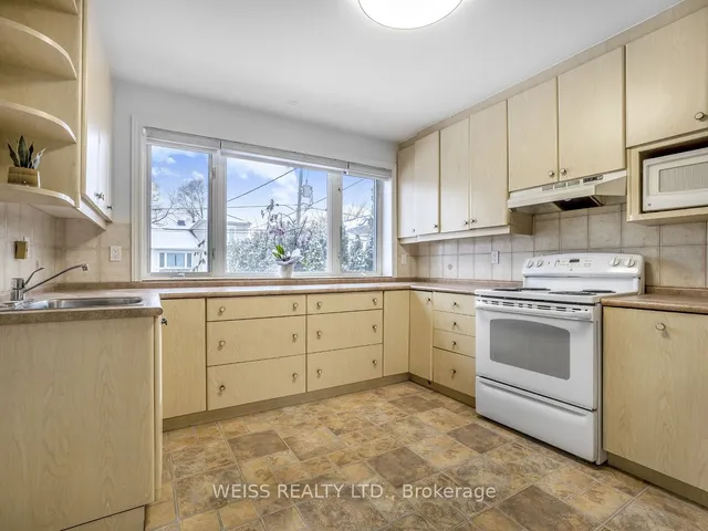 Additional image 15 of 98 Frontenac Ave