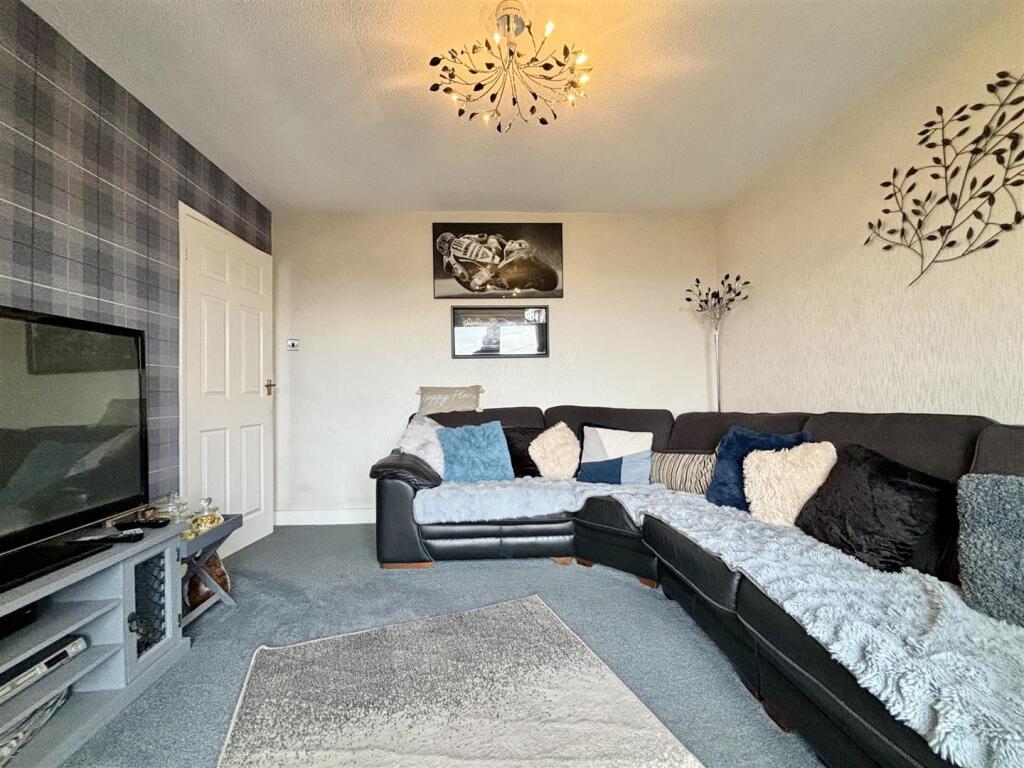 Additional image 6 of Highgate Grove, Clayton Heights, Bradford