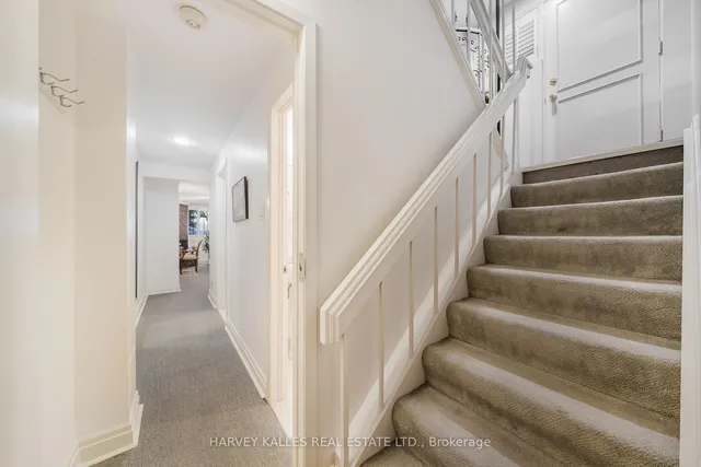 Additional image 31 of 46 CLARENDON Ave