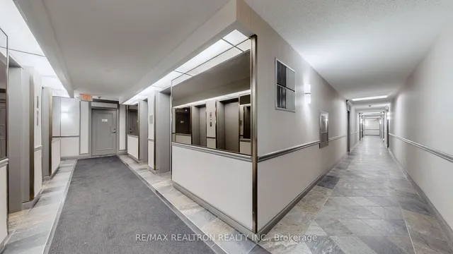 Additional image 37 of 633 Bay St Unit 1008