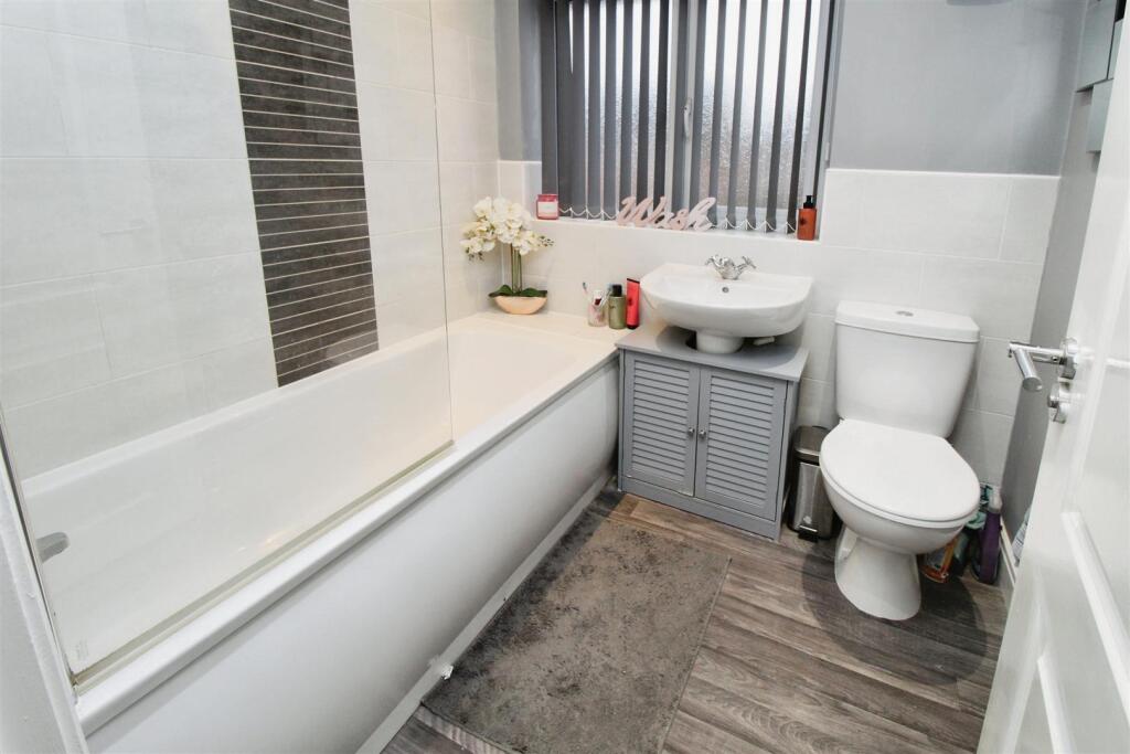 Additional image 12 of Redwood Crescent, Bradford, BD4 6FN