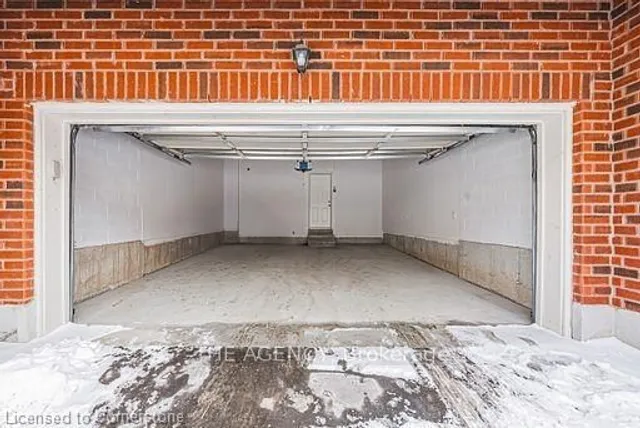 Additional image 40 of 525 Dundas St East