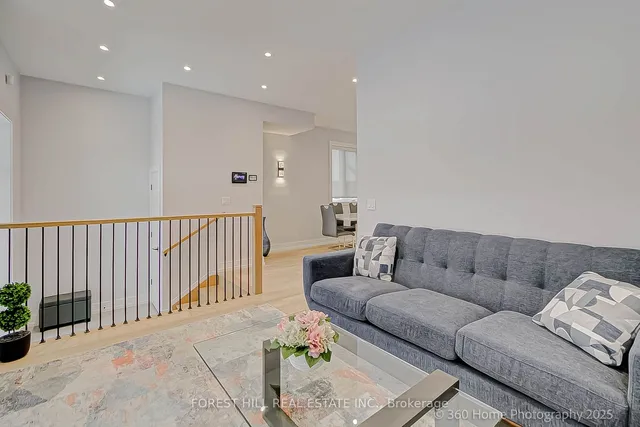 Additional image 5 of 896 Coxwell Ave