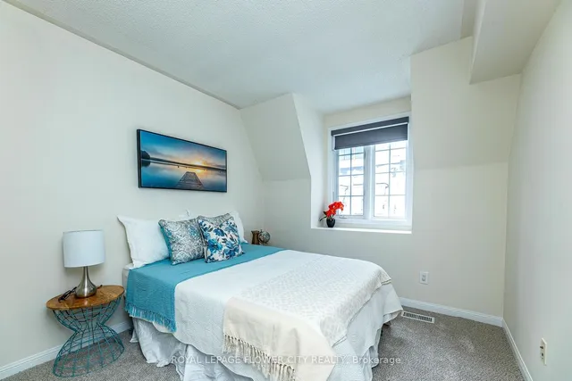 Additional image 37 of 11 Niagara St Unit 14