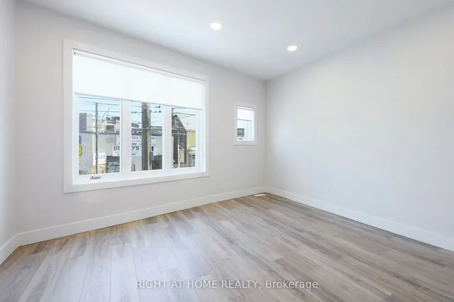 Additional image 8 of 1995 Dundas St