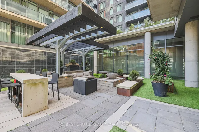 Additional image 32 of 650 King St Unit 410