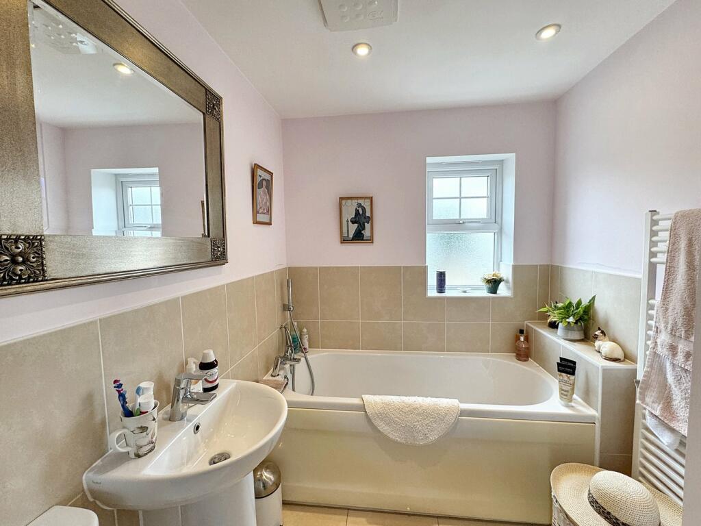 Additional image 26 of Wells View Drive, Bromley, BR2
