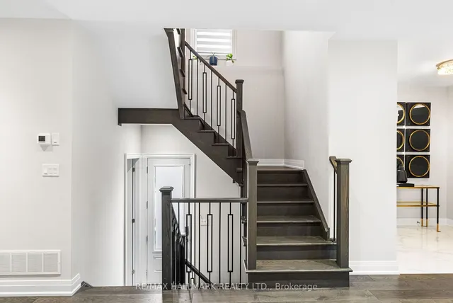 Additional image 18 of 23 Roblin Ave