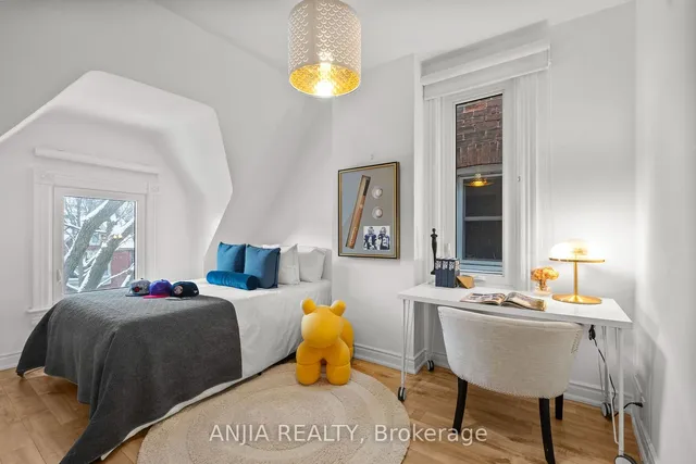 Additional image 24 of 165 Howland Ave