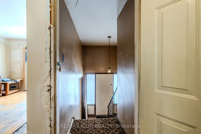 263 Fergus Ave