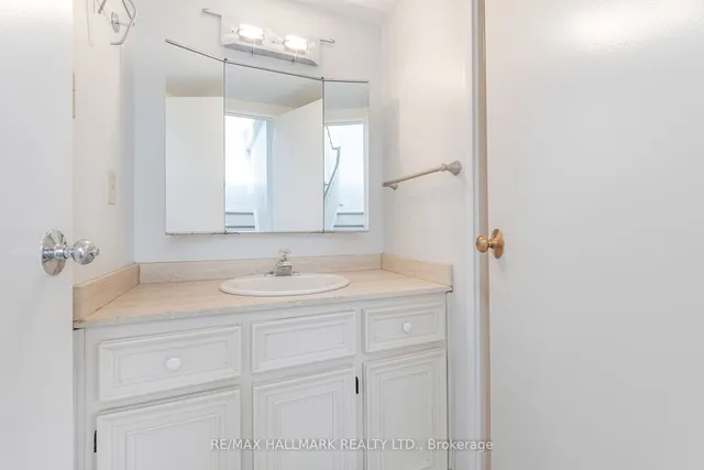 Additional image 34 of 31 Walmer Rd Unit 8