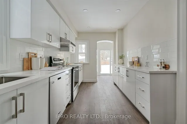 Additional image 10 of 20 THORNHILL Ave