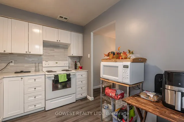Additional image 3 of 2470 Eglinton Ave Unit 1701