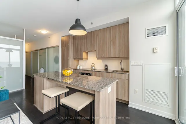 Additional image 7 of 426 University Ave Unit 3709