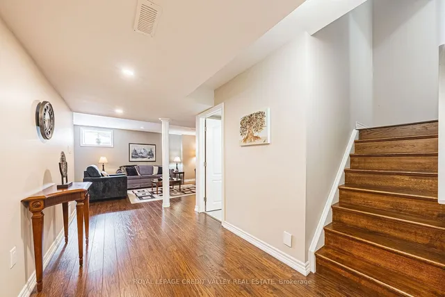 Additional image 37 of 1 Little Britain Cres