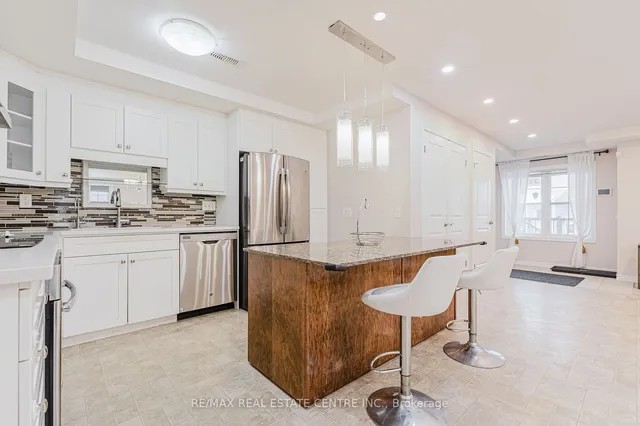 Additional image 12 of 255 Maitland St Unit 3D