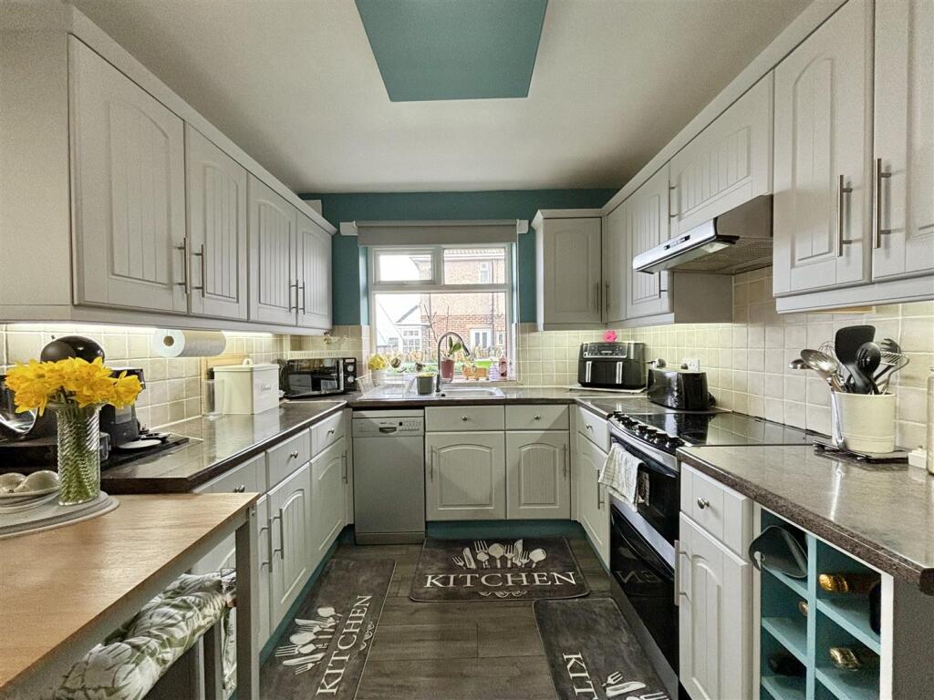 Additional image 4 of Highgate Grove, Clayton Heights, Bradford