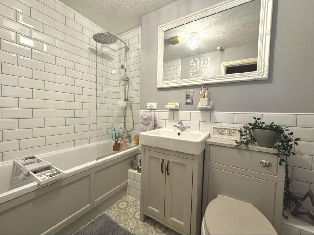 Additional image 19 of Golygfa'R Eglwys, Pontypridd