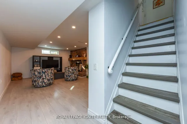 Additional image 32 of 208 Riverplace Cres