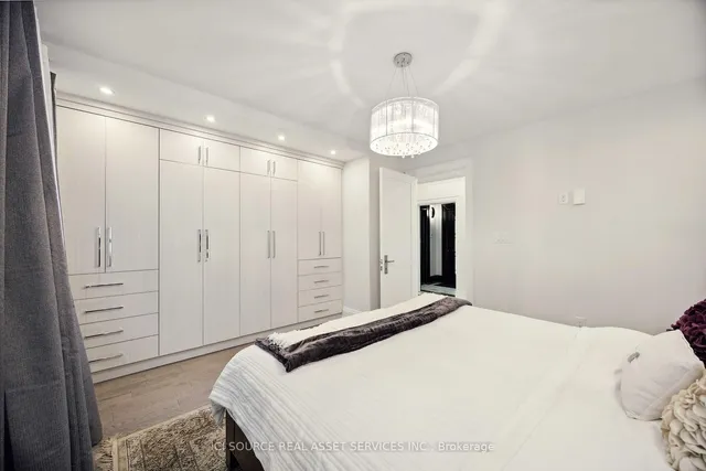 Additional image 17 of 27 Glen Elm Ave