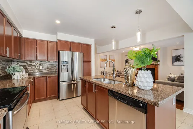 Additional image 11 of 19 Snapdragon Sq