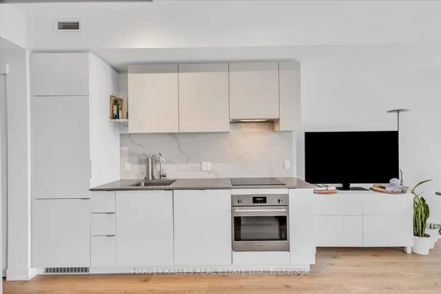 Additional image 29 of 161 Roehampton Ave Unit 3301