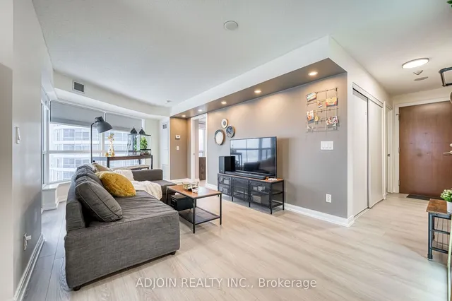 Additional image 6 of 181 Village Green Sq Unit 1113