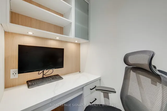 Additional image 33 of 400 Wellington St Unit PH1106