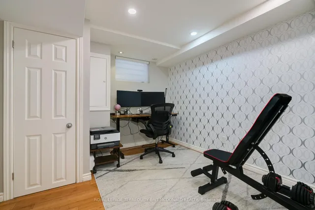 Additional image 36 of 125 Chaplin Cres