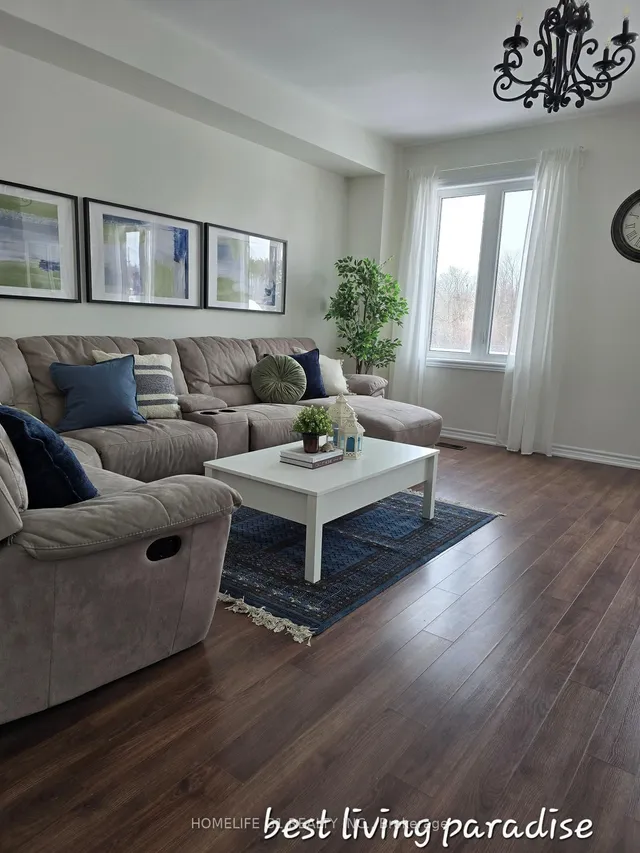 Additional image 12 of 8 Kayak Hts