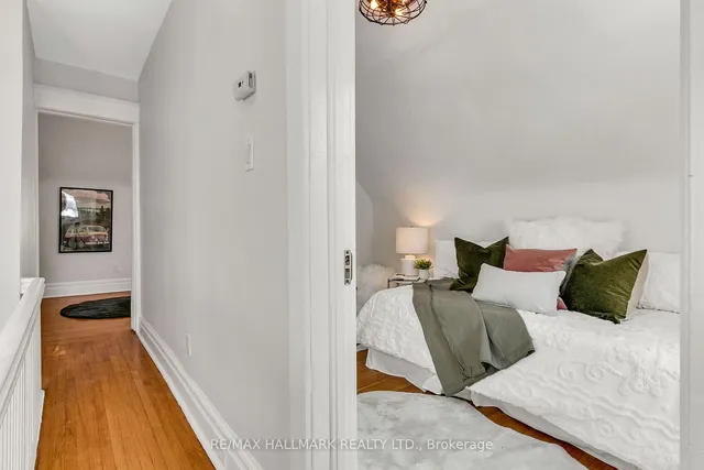 Additional image 28 of 858 Carlaw Ave