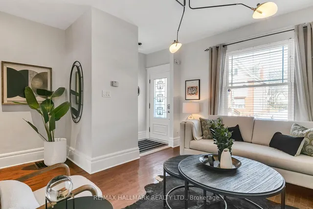 Additional image 2 of 858 Carlaw Ave