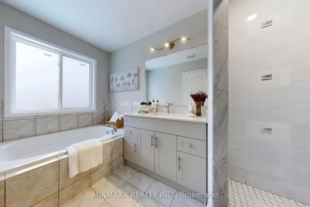 Additional image 24 of 1081 Holdsworth Cres