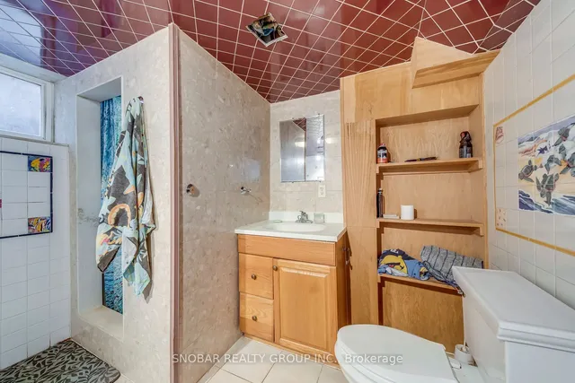 Additional image 25 of 47 Leggett Ave