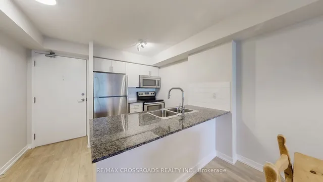 Additional image 10 of 1410 Dupont St Unit 2501