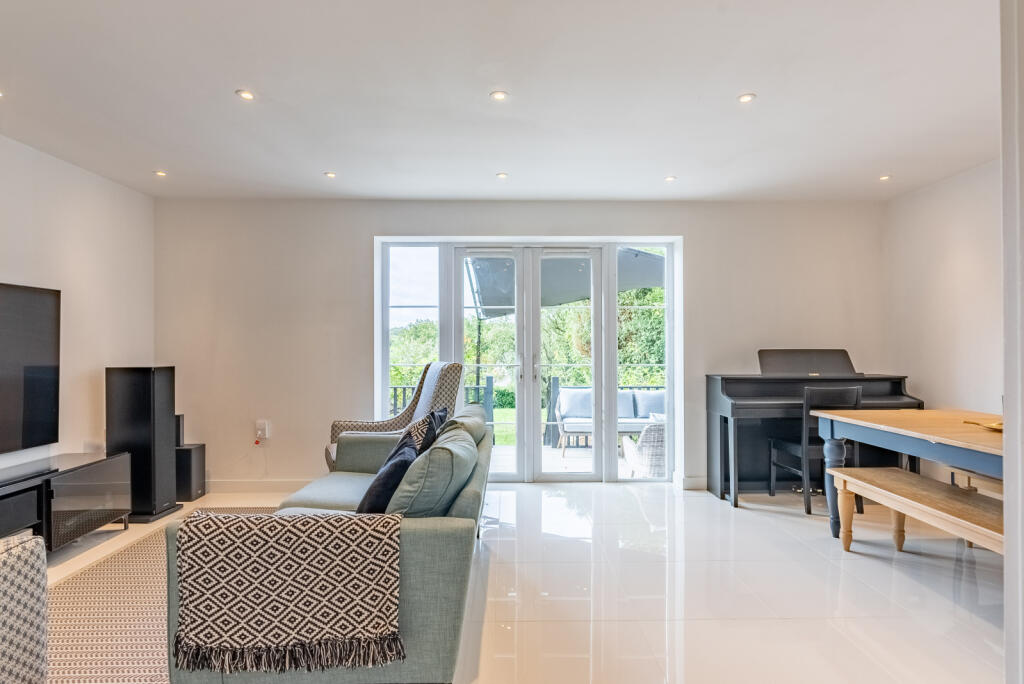 Additional image 23 of Mount Drive, Park Street, St. Albans, Hertfordshire, AL2