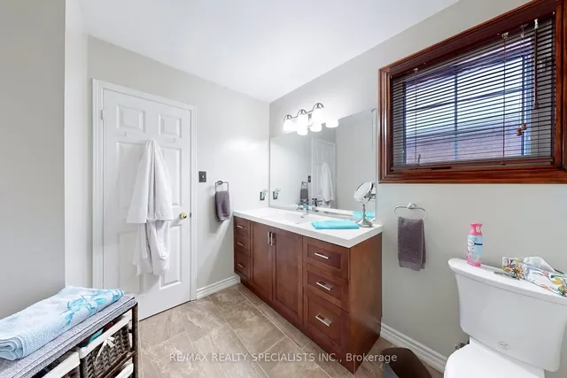 Additional image 27 of 8 Cochrane Ave