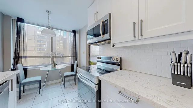 Additional image 16 of 633 Bay St Unit 1008