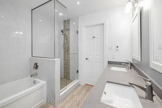 Additional image 13 of 15 Comet Crt