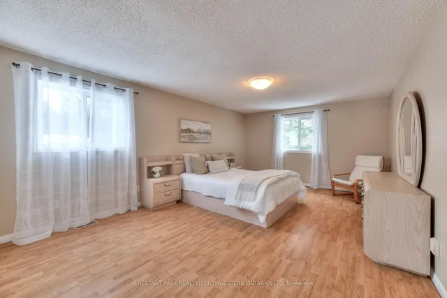 Additional image 31 of 105 Sabrina Cres