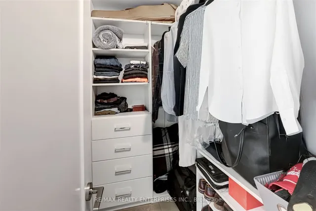 Additional image 23 of 1 Edgewater Dr Unit 212