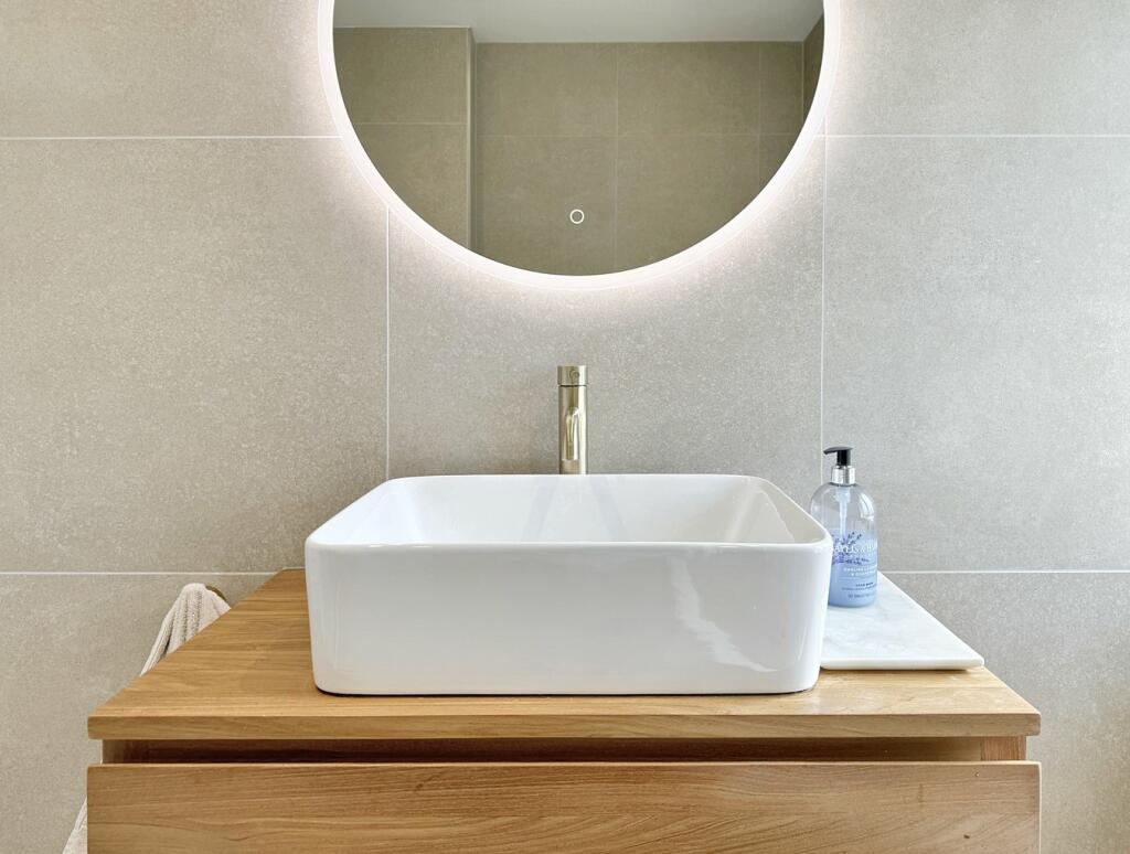 Additional image 17 of Laburnum Way, Bromley, BR2