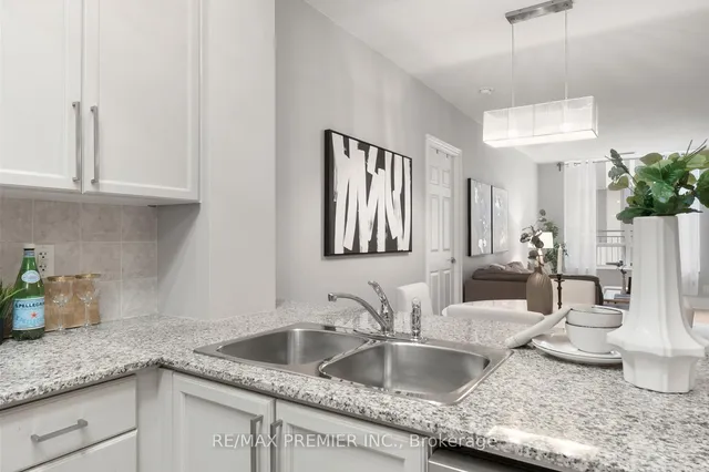 Additional image 8 of 5233 Dundas St Unit 129